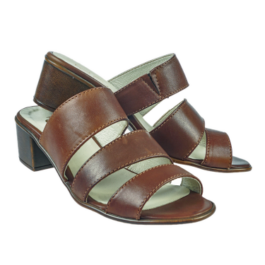 BRĄZOWE SKÓRZANE KLAPKI NA OBCASIE DOLCE PIETRO