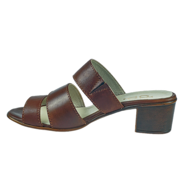 BRĄZOWE SKÓRZANE KLAPKI NA OBCASIE DOLCE PIETRO