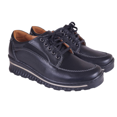 Półbuty damskie skórzane marki Wielbut, model 022 w kolorze czarnym.