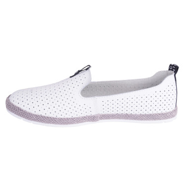 Ażurowe półbuty damskie skórzane Filippo DP081/21 w kolorze białym.