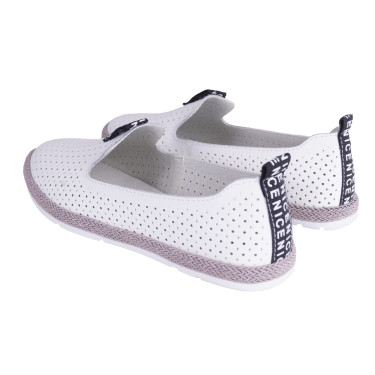 Ażurowe półbuty damskie skórzane Filippo DP081/21 w kolorze białym.