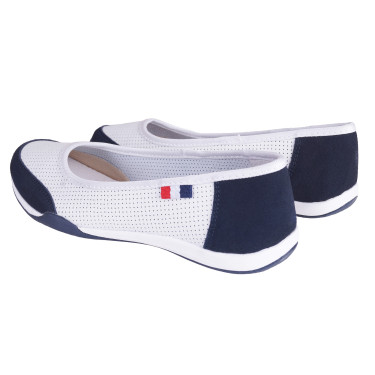 Ażurowe półbuty damskie skórzane Filippo DP142/21 w kolorze białym.