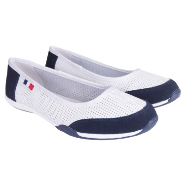 Ażurowe półbuty damskie skórzane Filippo DP142/21 w kolorze białym.