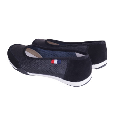 Ażurowe półbuty damskie skórzane Filippo DP142/21 w kolorze czarnym.