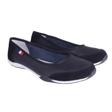 Ażurowe półbuty damskie skórzane Filippo DP142/21 w kolorze czarnym.