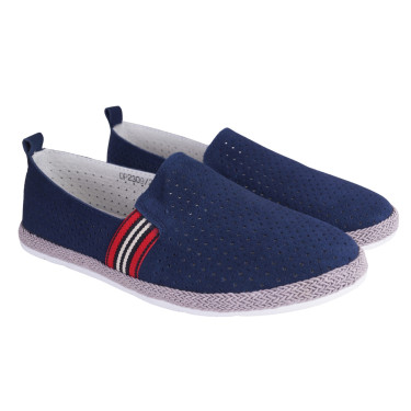 Ażurowe półbuty damskie skórzane Filippo DP081/21 w kolorze białym.