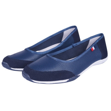 Ażurowe półbuty damskie skórzane Filippo DP142/21 w kolorze czarnym.