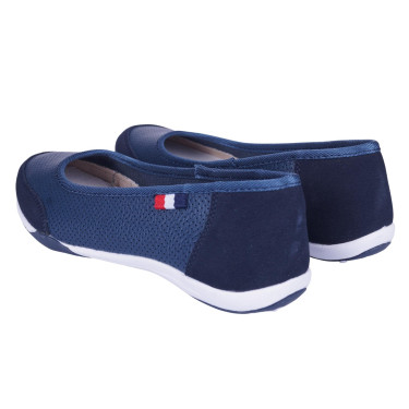 Ażurowe półbuty damskie skórzane Filippo DP142/21 w kolorze czarnym.