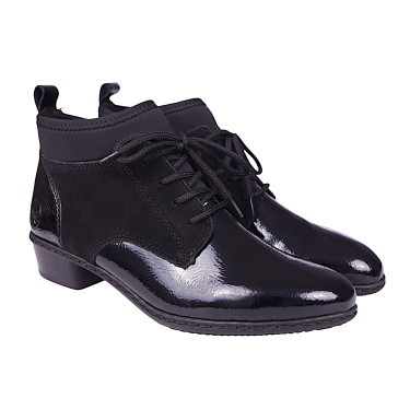 Skórzane botki damskie lakierowane marki Rieker Y0740-00 czarne