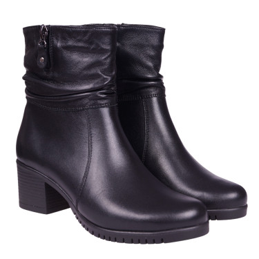 Botki damskie skórzane na obcasie marki J&T 746 czarne