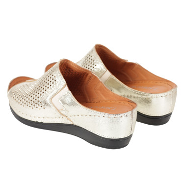 Klapki damskie na koturnie T. Sokolski AMI W22-518 złote