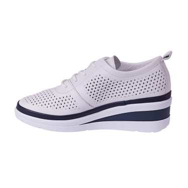 Półbuty damskie skórzane na koturnie T. Sokolski AMI W22-172 białe