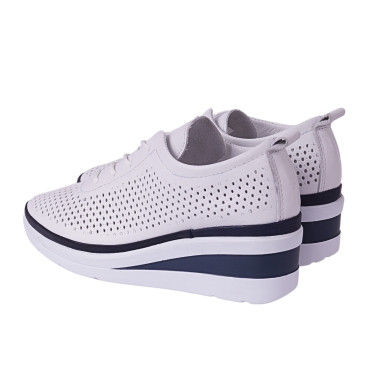 Półbuty damskie skórzane na koturnie T. Sokolski AMI W22-172 białe