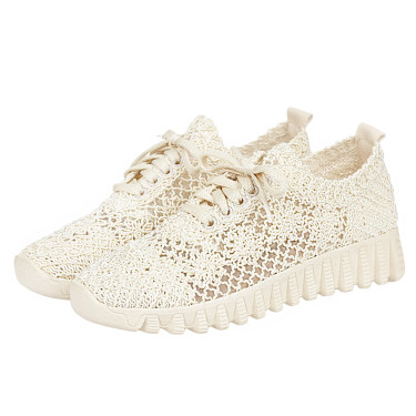 Półbuty ażurowe z koronką Sokolski IZM lady 1982 beige